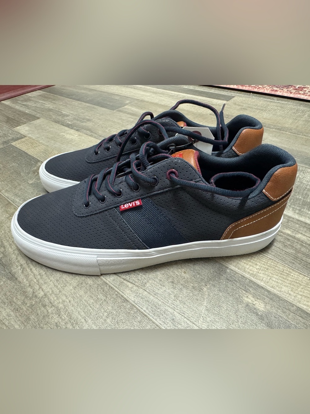 Levi’s Miles Perf Sneakers Men’s Size 9.5 Navy Burgundy Casual Lace-Up Shoes